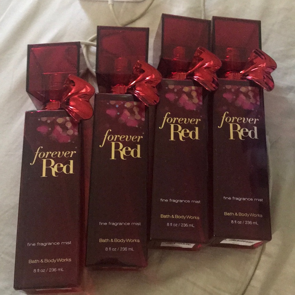 Forever red fine fragrance mist